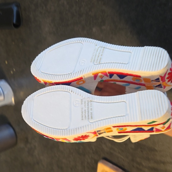 Django & Juliette Sahirah Wedges Size 37R - Picture 4 of 6